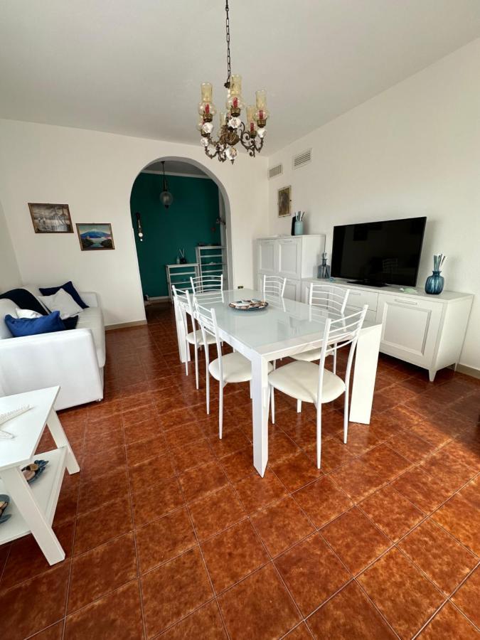 Residenza M.E.M. La Maddalena Apartment Ла Мадалена Екстериор снимка